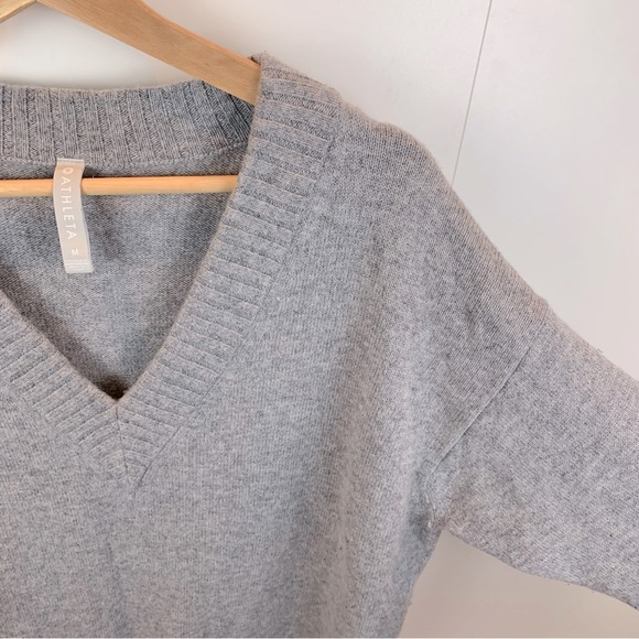 Athleta sz M Wool Cashmere V-Neck Tunic Sweater Grey Heather Long Cozy Luxury - Picture 4 of 8